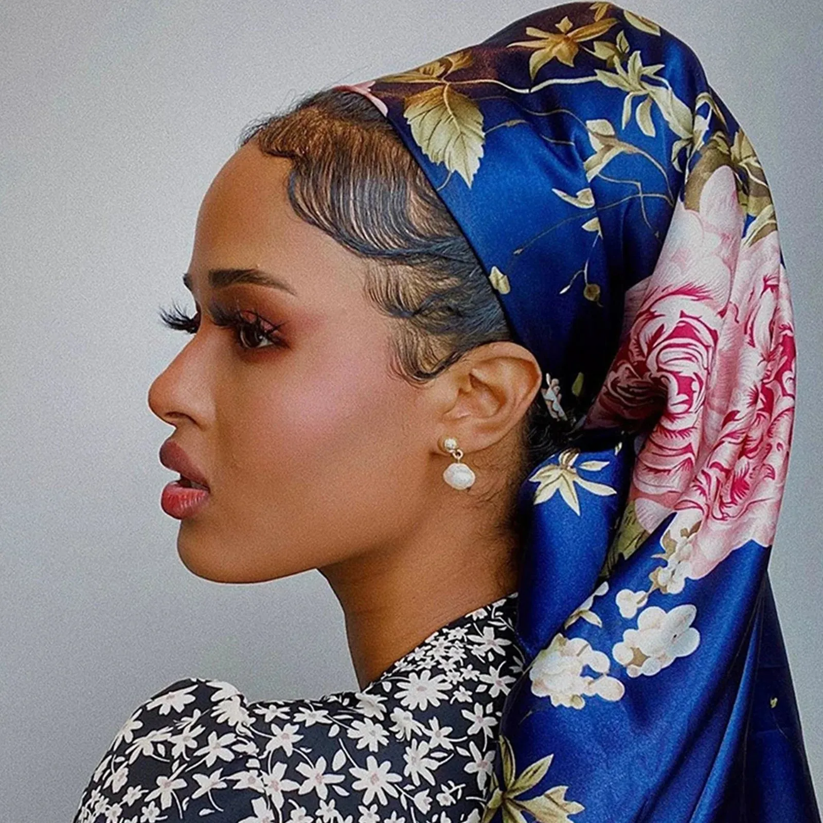 90*90CM Shawls Fashion Beach Sunscreen Silk Scarves 2023 Europe And America Kerchief Popular Print Square Bandannas