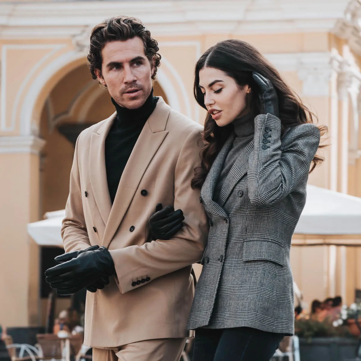 Francesca (black) - Italian lambskin leather gloves with brown fur lining
