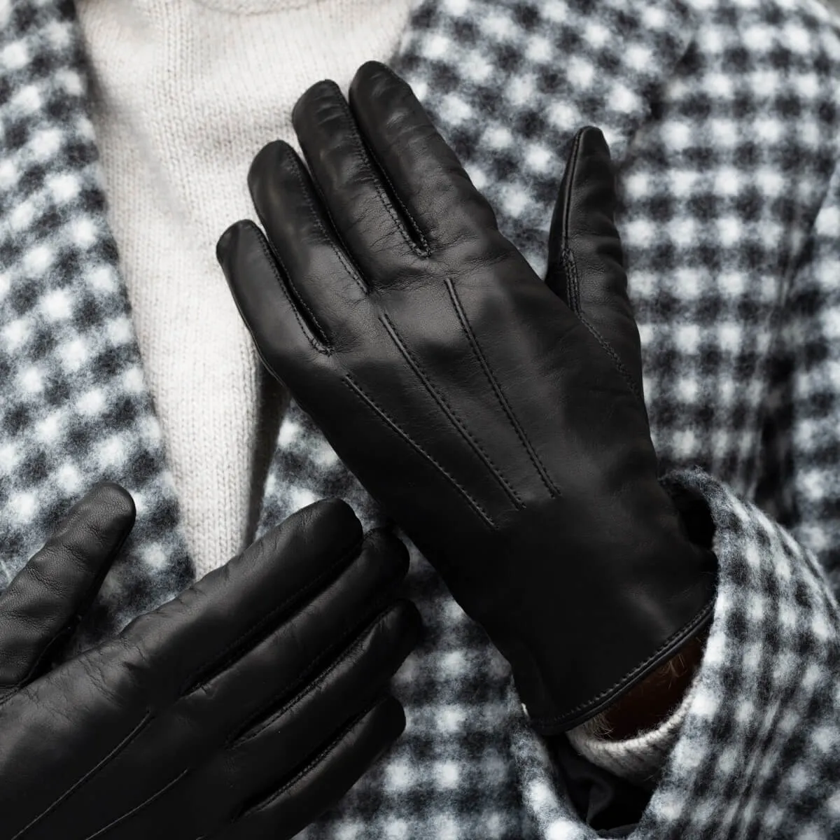 Francesca (black) - Italian lambskin leather gloves with brown fur lining